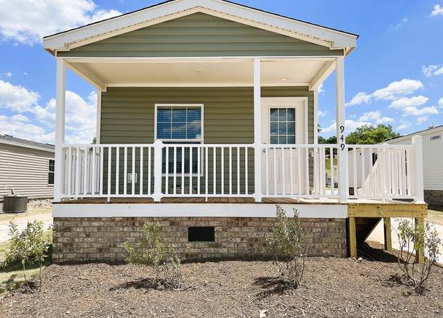 Property at 949 Atlanta Dr, Spartanburg, SC 29306, 3 beds, 2 baths