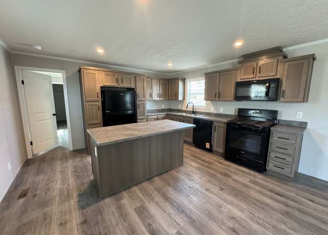 Property at 46391 Bordeaux Drive Site #865, Macomb, MI 48044, 3 beds, 2 baths