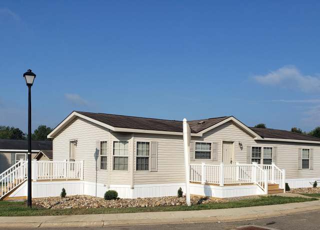 Property at 5027 Sherman Blvd SW, Navarre, OH 44662, 3 beds, 3 baths