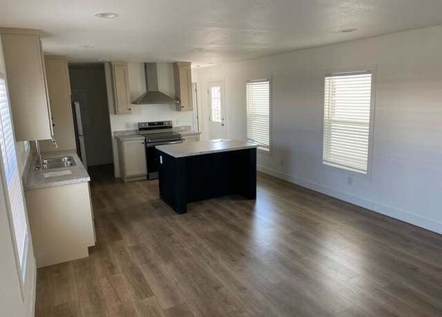 Property at 2060 N Center St #72, Mesa, AZ 85201, 2 beds, 2 baths