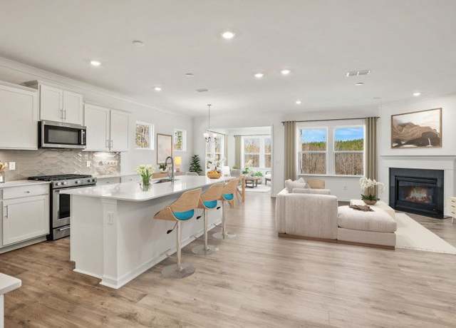 Property at 14129 New Crest Dr, Huntersville, NC 28078, 5 beds, 3 baths