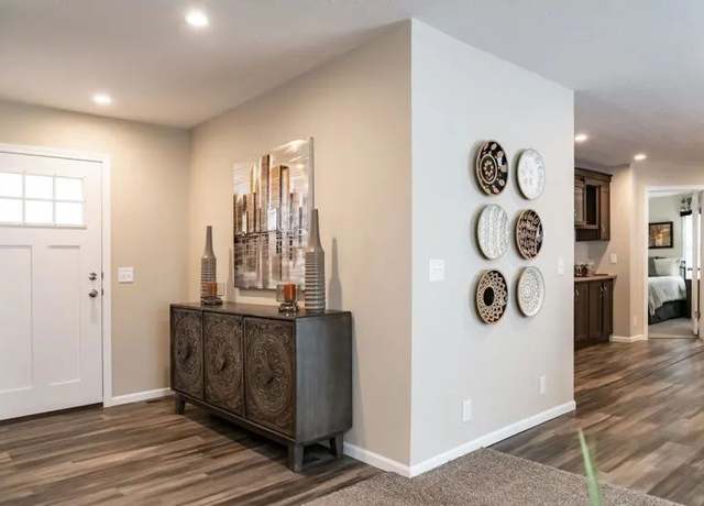 Property at 6572 Hillcrest Dr, Holly, MI 48442, 3 beds, 2 baths