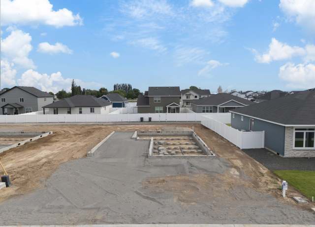Property at 816 L St NE, Quincy, WA 98848, 4 beds, 2.5 baths