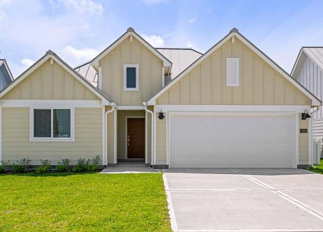 Property at 1009 Saint Croix Dr, Rockport, TX 78382, 4 beds, 2 baths