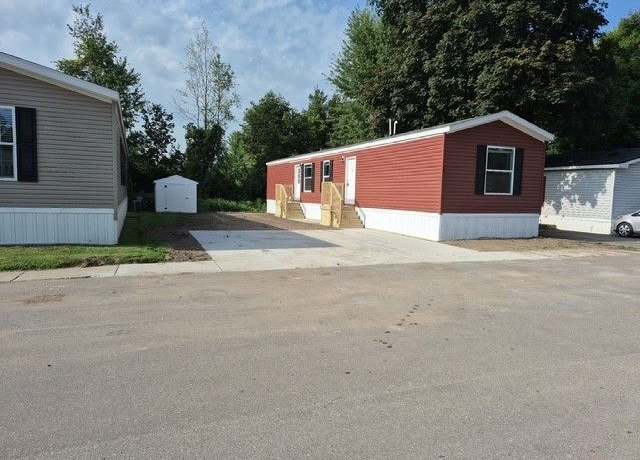 Property at 39 Maple Dr, Belleville, MI 48111, 2 beds, 2 baths