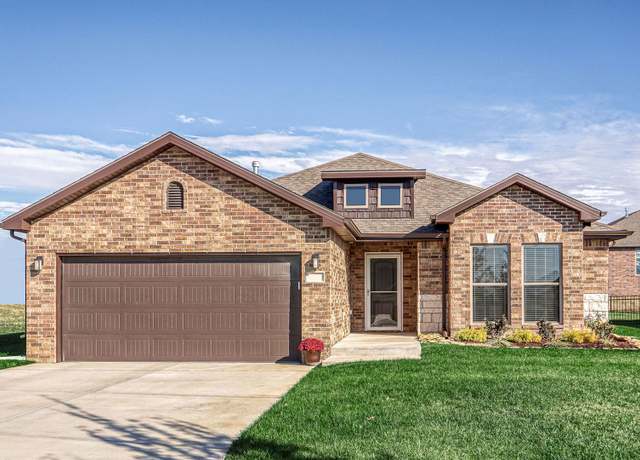 Property at 25387 W 84th St, Lenexa, KS 66227, 3 beds, 2 baths