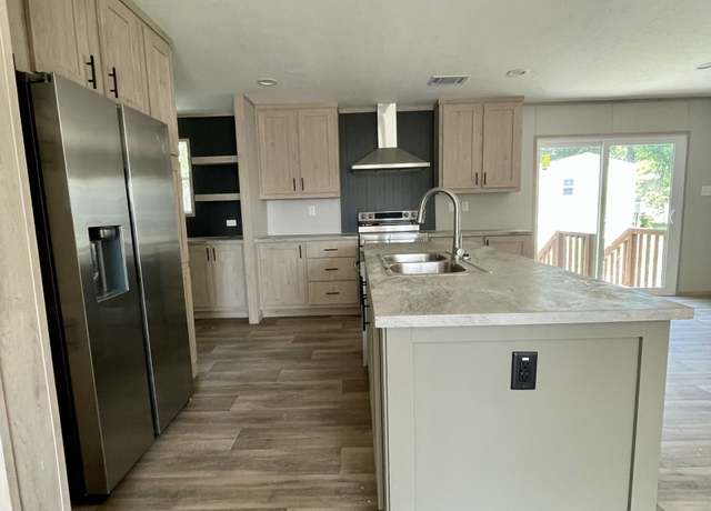 Property at 708 Queens Rd, Gainesville, FL 32607, 3 beds, 2 baths