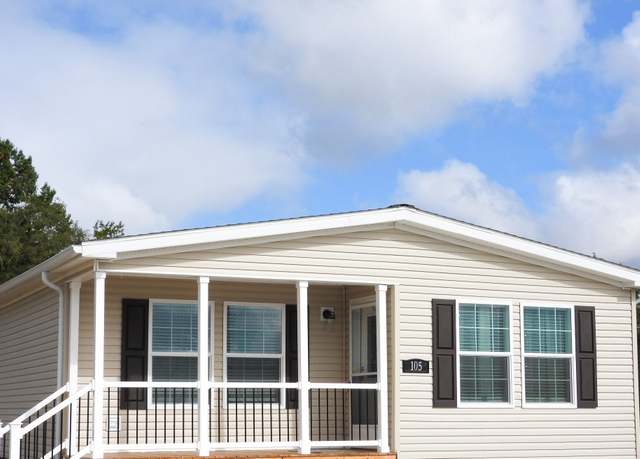 Property at 105 Maple Creek Ct, Walbridge, OH 43465, 2 beds, 2 baths