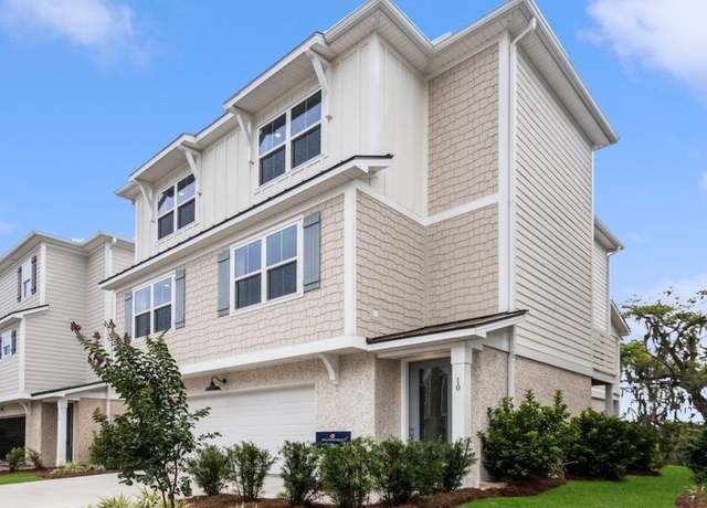 Property at 10 Burl Wood Ct, Hilton Head Island, SC 29926, 4 beds, 3 baths