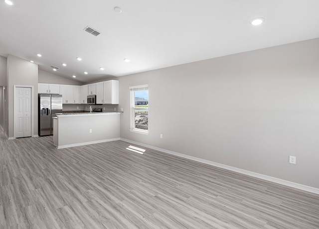 Property at 428 Ituna Cir, Winter Haven, FL 33881, 3 beds, 2 baths