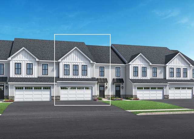 Property at 5 Heritage Ln, Woodbridge, CT 06525, 3 beds, 2.5 baths