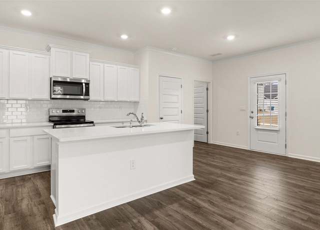 Property at 567 Silver Moon Dr, Loganville, GA 30052, 3 beds, 3 baths