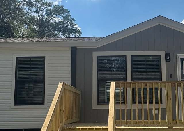 Property at 1724 Oak Bnd, Huntsville, TX 77340, 2 beds, 2 baths