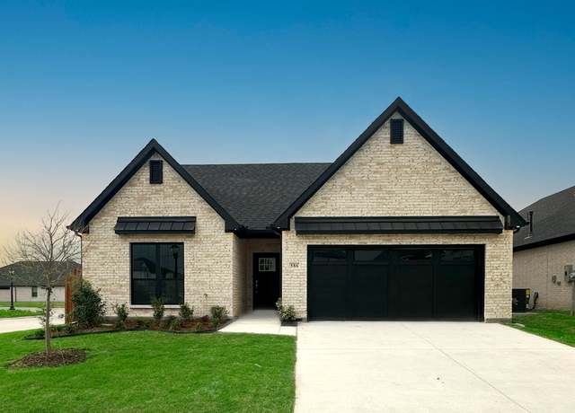 Property at 586 Oak Creek Dr, Lavon, TX 75166, 4 beds, 3 baths