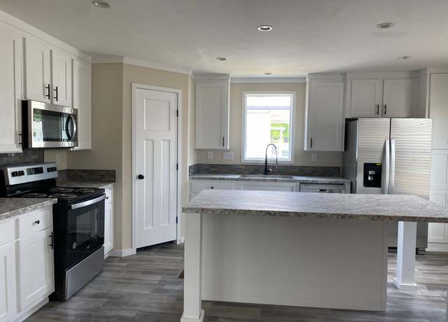 Property at Champion 76 River Bluff Estates Plan, Memphis, TN 38128, 3 beds, 2 baths