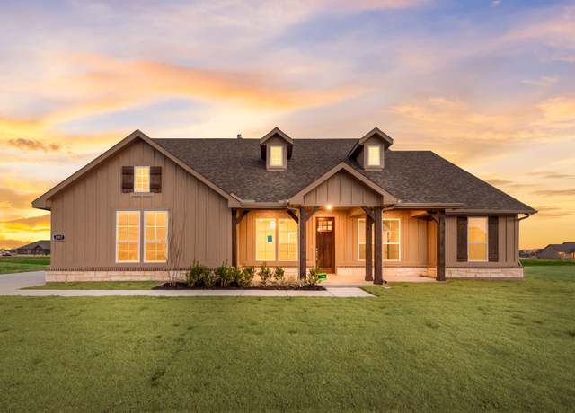 Property at 2907 Mossy Oak Dr, Terrell, TX 75161, 4 beds, 3 baths