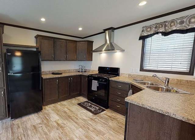 Property at 46084 Angeline Court Site #386, Macomb, MI 48044, 3 beds, 2 baths