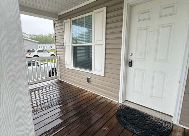Property at W208N11469 Brookside Dr, Germantown, WI 53022, 3 beds, 2 baths