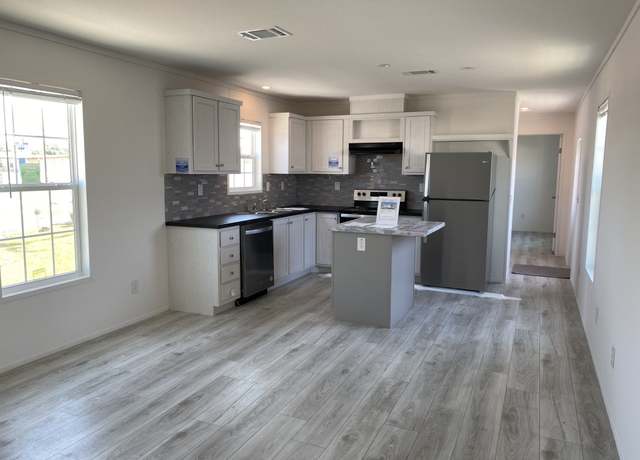 Property at 94 Bass Cir #94, Winter Haven, FL 33881, 2 beds, 1 bath