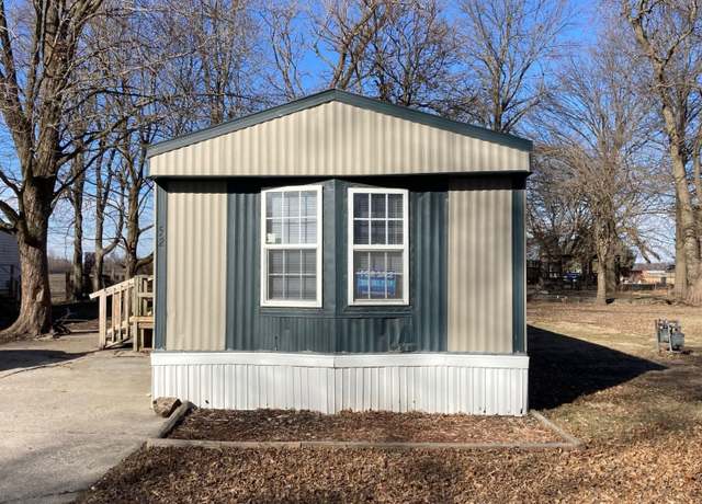 Property at 52 Loraine Dr #52, Galesburg, IL 61401, 3 beds, 1 bath