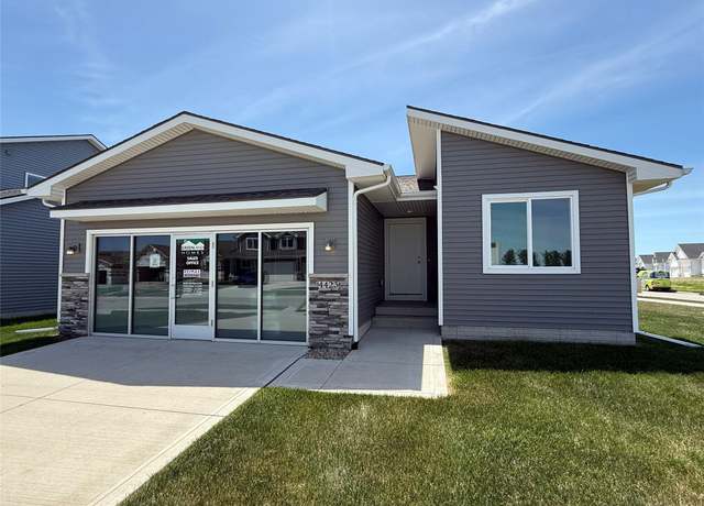 Property at 4423 NW 17th St, Ankeny, IA 50023, 3 beds, 3 baths