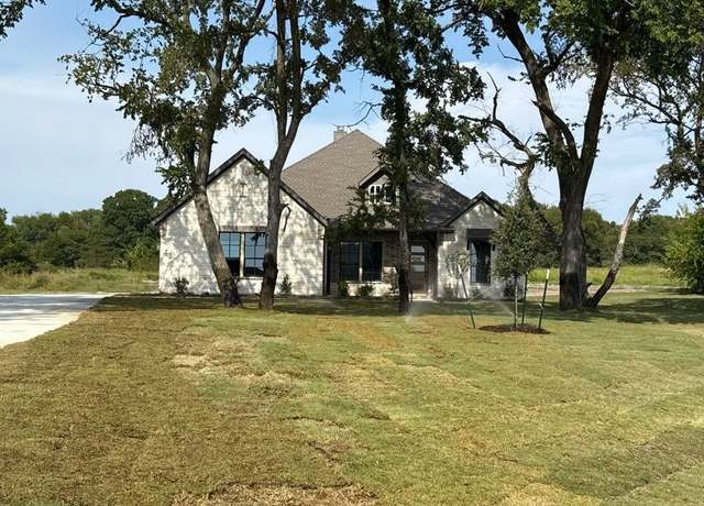 Property at 1240 Julian Dr, Van Alstyne, TX 75495, 4 beds, 3 baths