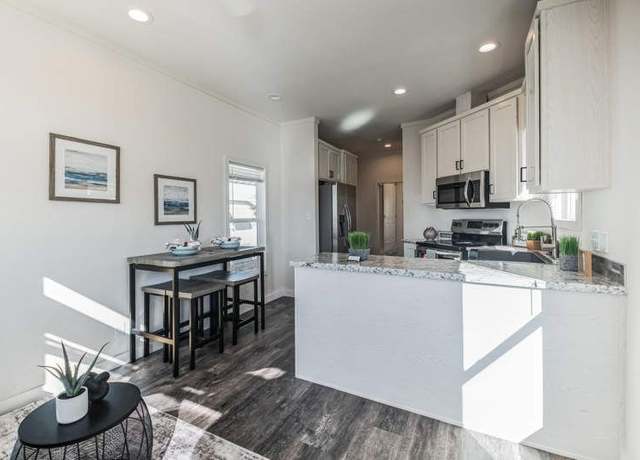 Property at 2050 W Dunlap Ave Unit E220, Phoenix, AZ 85021, 1 bed, 1 bath