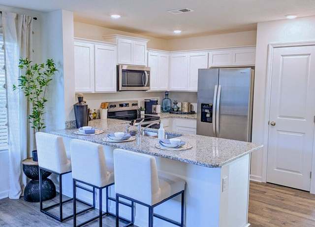 Property at 115 Raceday Center Dr Unit E-3, Bristol, TN 37620, 3 beds, 2.5 baths