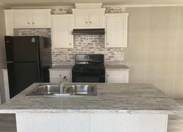 Property at 21409 Carousel Drive N Site #148, Macomb, MI 48044, 2 beds, 2 baths