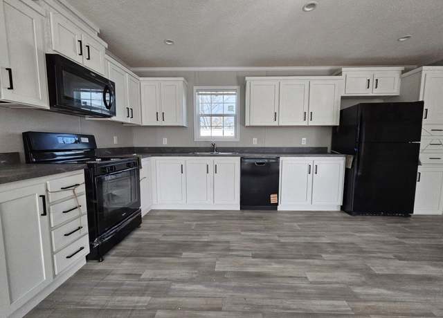 Property at 2939 E Anita Dr, Saginaw, MI 48601, 3 beds, 2 baths