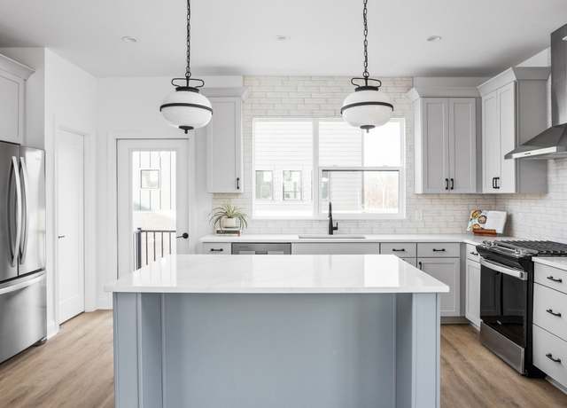 Property at 9901 Greenvine Dr, Indianapolis, IN 46290, 3 beds, 3.5 baths