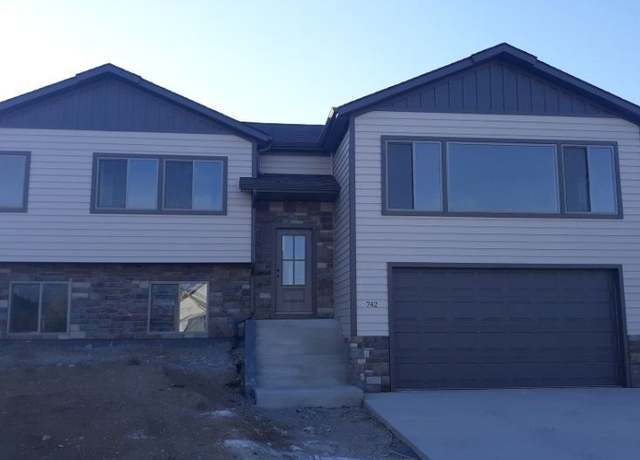 Property at 742 Lancelot St, Sheridan, WY 82801, 4 beds, 3 baths