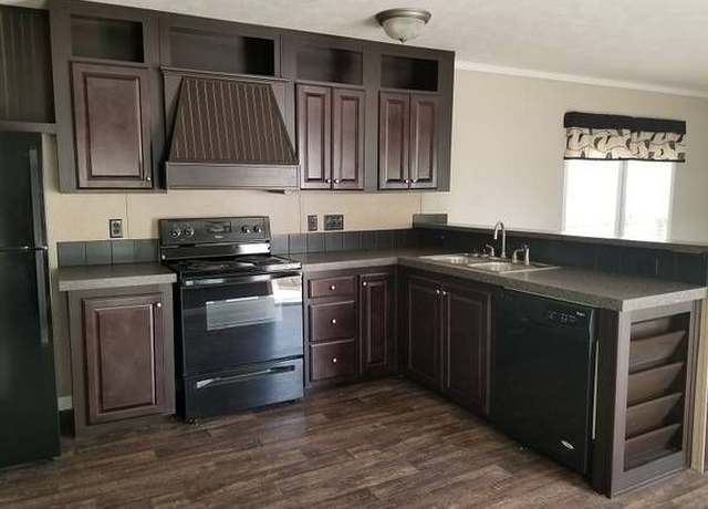 Property at 1511 Windwood St, Huntsville, TX 77340, 2 beds, 2 baths