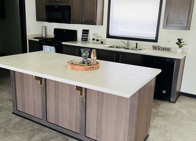 Property at 158 Brookfield, Swartz Creek, MI 48473, 3 beds, 2 baths