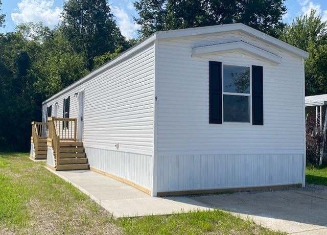 Property at 9 Sulphur Springs Dr, Batavia, OH 45103, 3 beds, 2 baths