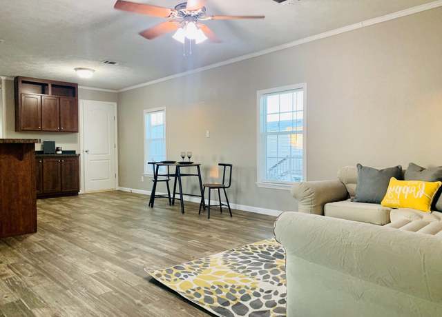 Property at 9717 NW 10th St #32, Oklahoma City, OK 73127, 3 beds, 2 baths