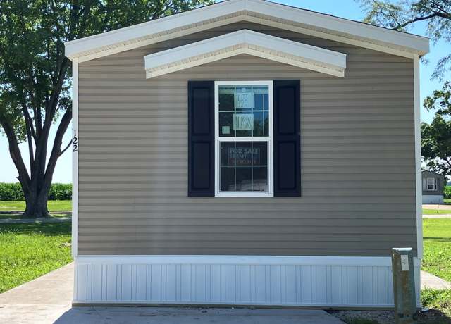 Property at 122 Oren Dr #122, Galesburg, IL 61401, 3 beds, 2 baths