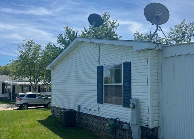 Property at 621 Mallard Dr, Elyria, OH 44035, 3 beds, 2 baths