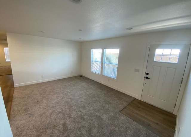 Property at 2060 N Center St #435, Mesa, AZ 85201, 3 beds, 2 baths