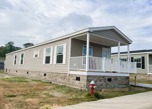 Property at 945 Atlanta Dr, Spartanburg, SC 29306, 3 beds, 2 baths