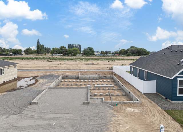 Property at 822 K St NE, Quincy, WA 98848, 3 beds, 2 baths