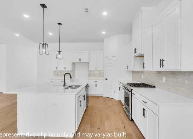 Property at 2861 N Chapel Dr, Fayetteville, AR 72704, 4 beds, 3 baths