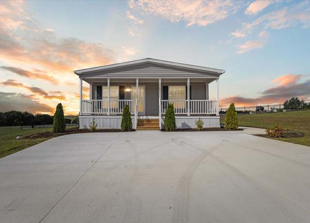 Property at 3103 Hilltop Ln, Greensburg, PA 15601, 3 beds, 2 baths
