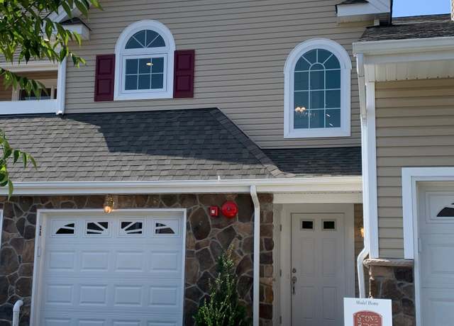 Property at 38 Steven Cir, Huntington Station, NY 11746, 2 beds, 2 baths