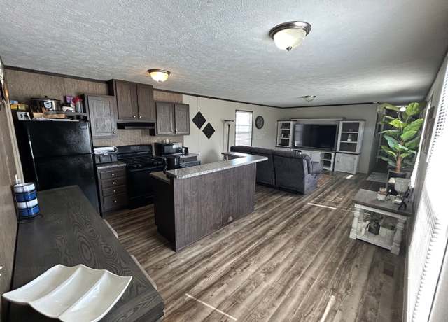 Property at 1928 E 47th St S #5, Wichita, KS 67216, 3 beds, 2 baths
