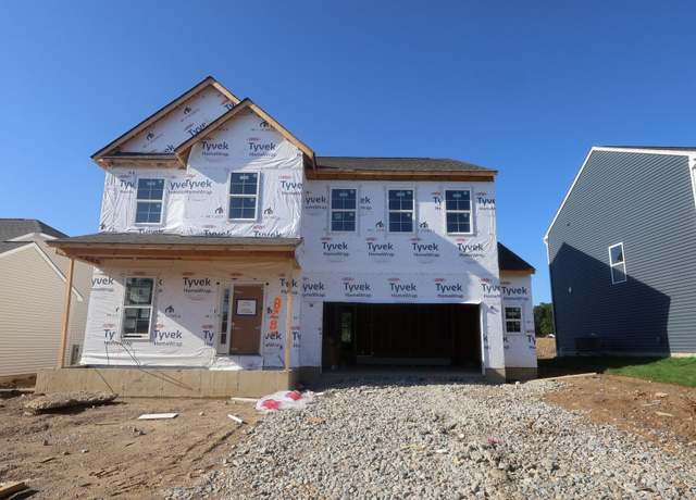 Property at 3084 Wellington Ln, Dayton, OH 45449, 4 beds, 4.5 baths