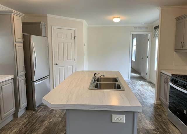 Property at 212 Beach Dr, Rockford, MN 55373, 2 beds, 2 baths