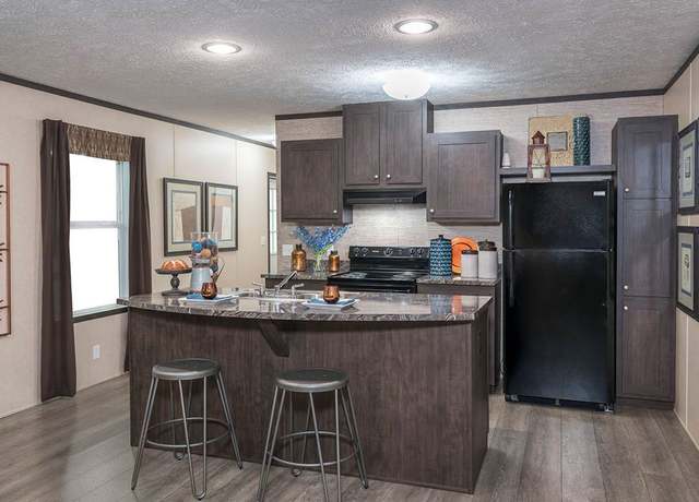 Property at 17002 Coventry Ln, Holly, MI 48442, 3 beds, 2 baths