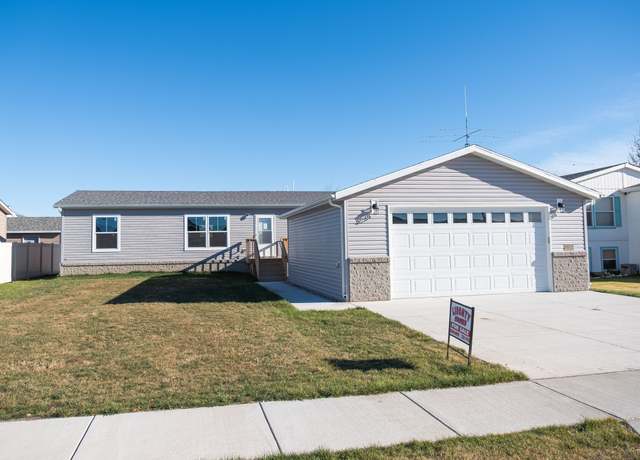 Property at 3355 Jericho Rd, Bismarck, ND 58501, 3 beds, 2 baths