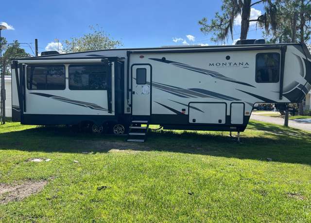 Property at 10404 Highway 27 Unit R-28, Frostproof, FL 33843, 1 bed, 1 bath